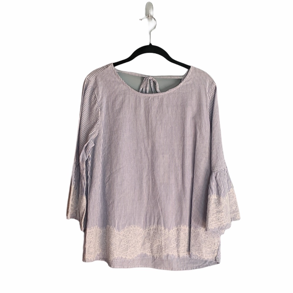 Francescas Blue and White Lace Bell Sleeve Seer Sucker Size Large Top NWT